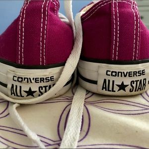 Converse All Star women’s size 9 magenta low top